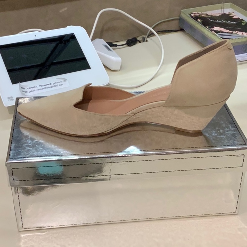 Nude suede shoes